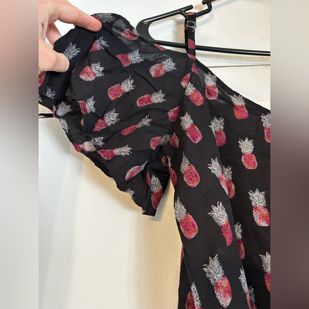 Torrid Cold Shoulder Pineapple Top - Picture 2 of 6